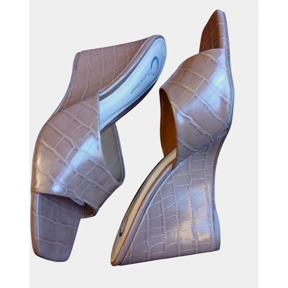 Journee Collection Tan Croc Embossed Wedge Slide Sandals Square Toe Size 8